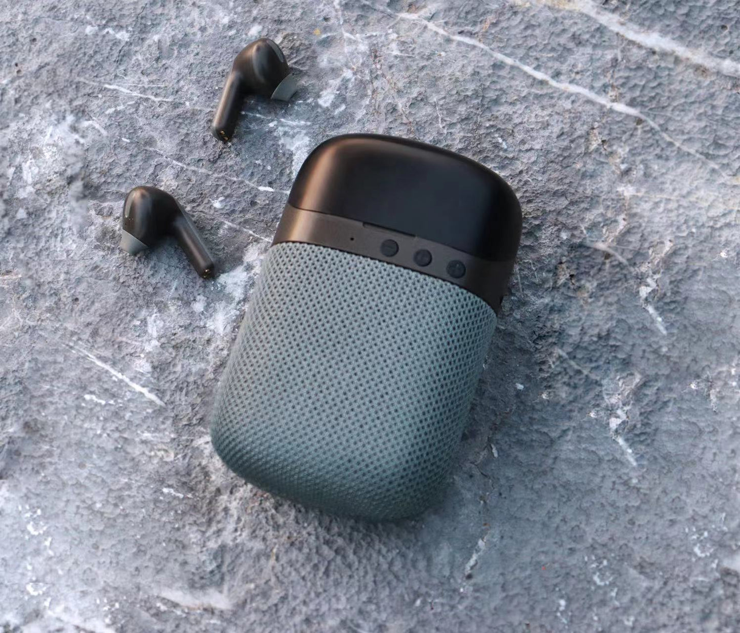 2023 New Product In-ear Noise Cancelling Huaqiangbei Bluetooth Headset Ultra-long Battery Life TWS Earphones and Speakers Two-in-one